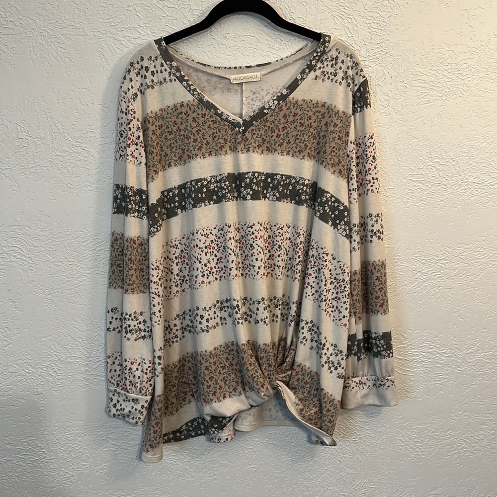 Long sleeve shirt, 2x  with knot at bottom